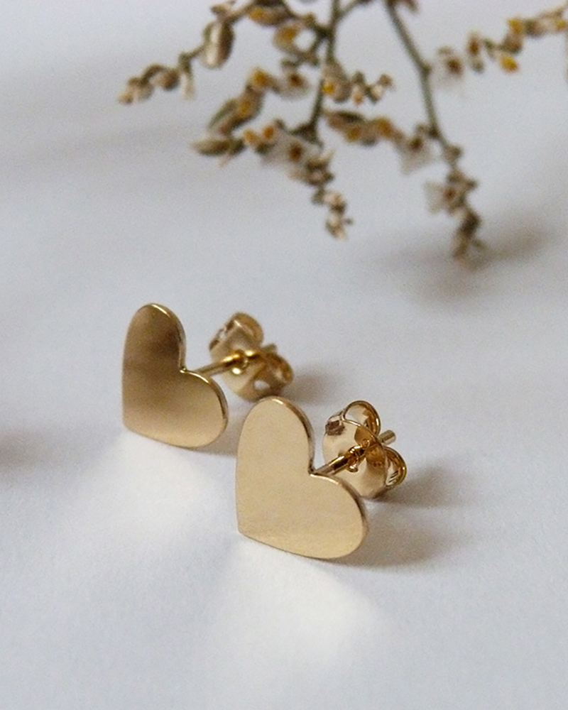 Puces d'oreilles en forme de coeur en laiton et doré à l'or fin à Paris