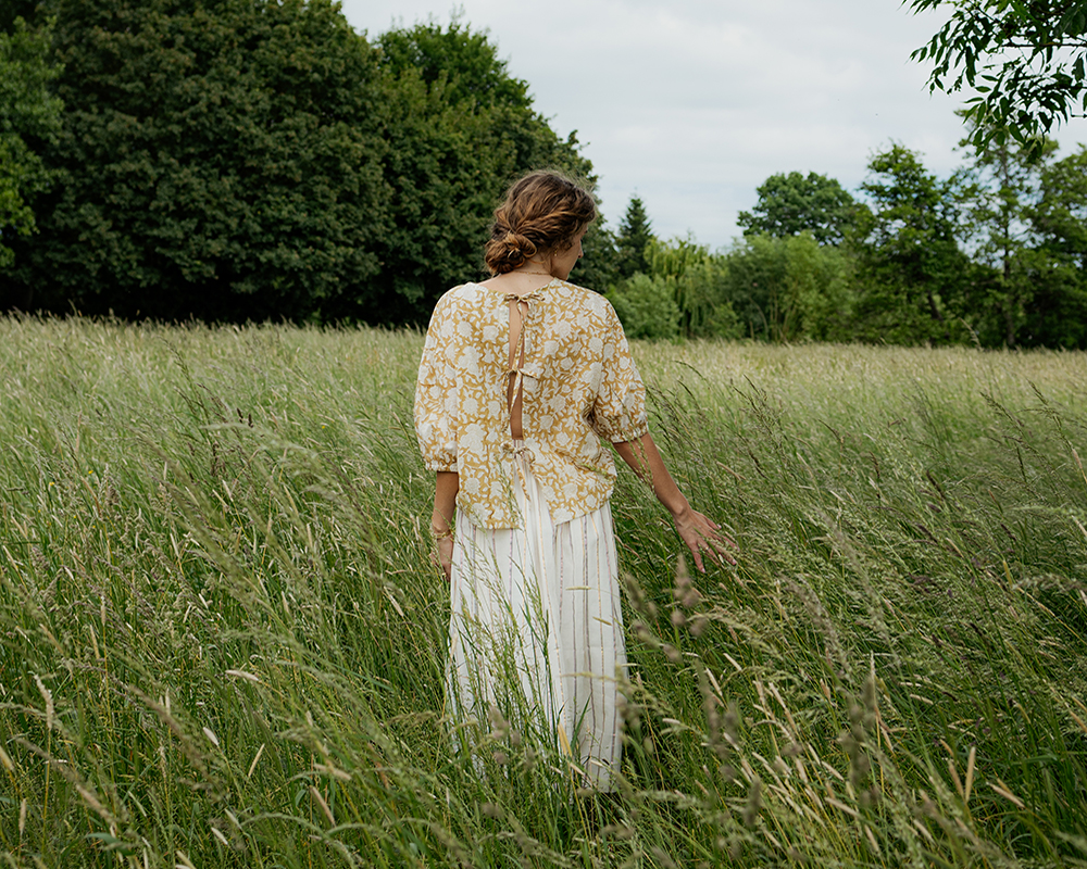 Blouse fleurie et imprimée au blockprint en Inde de la marque Poésie folk